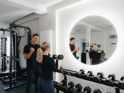 Personal Training mit Kurzhantel im Loft42 Stuttgart