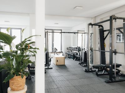 Trainingsraum des Loft42 mit Pflanzen in der Übersicht