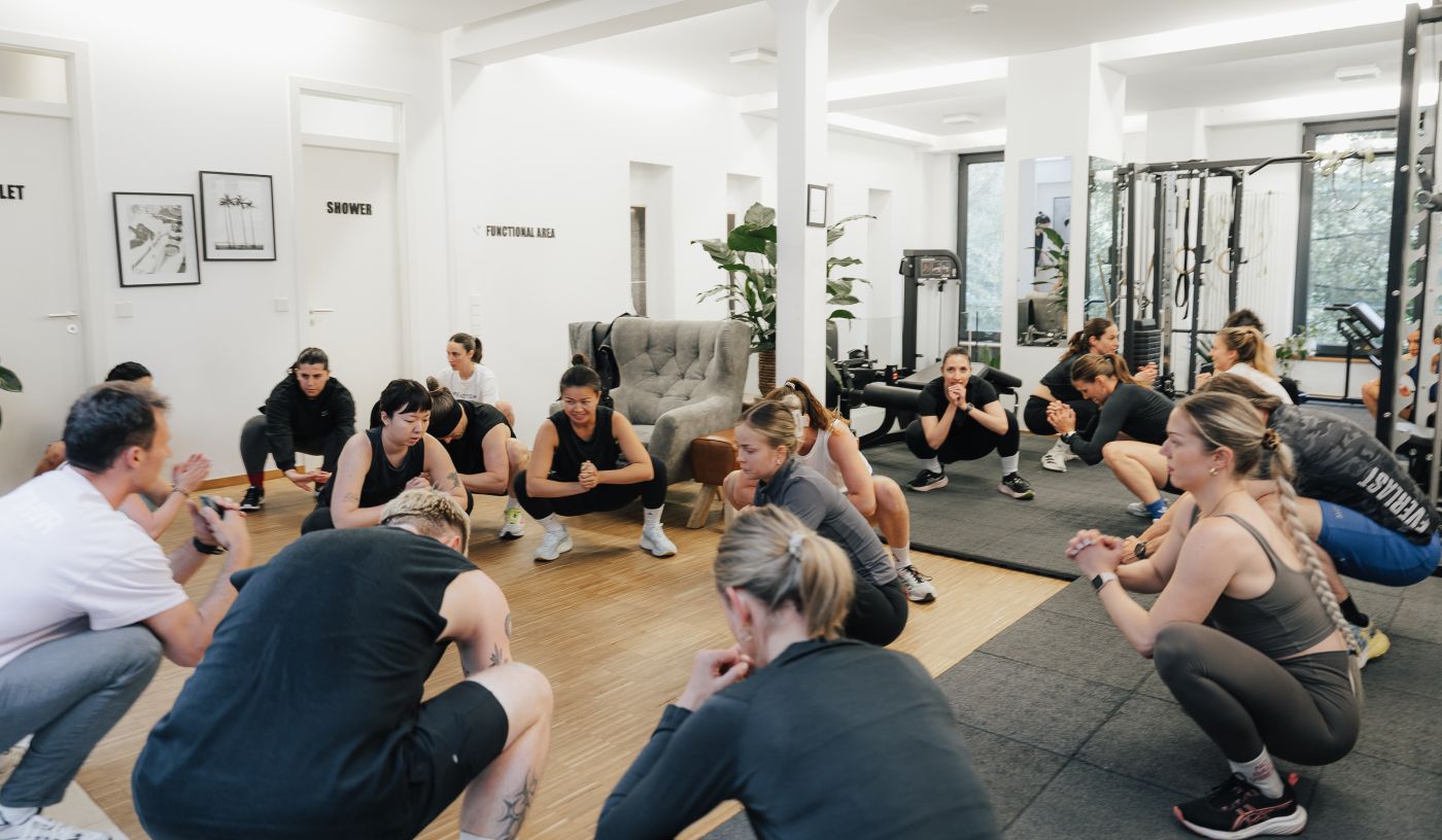 Kursbesprechung vor dem Gruppen-Workout im Loft42 Stuttgart