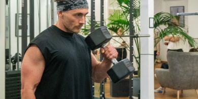 Dennis Bobinski betreut ein Schlittentraining im Loft42 Stuttgart
