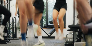 Gruppentraining mit High-Knees im Loft42 in Stuttgart