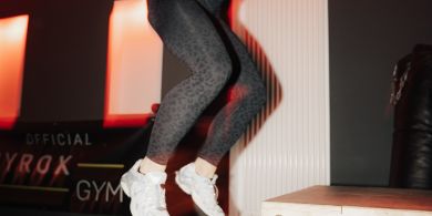Athletin beim Box Jump im Loft42