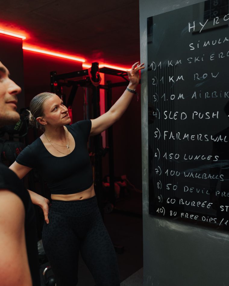 Workout-Briefing an der Tafel